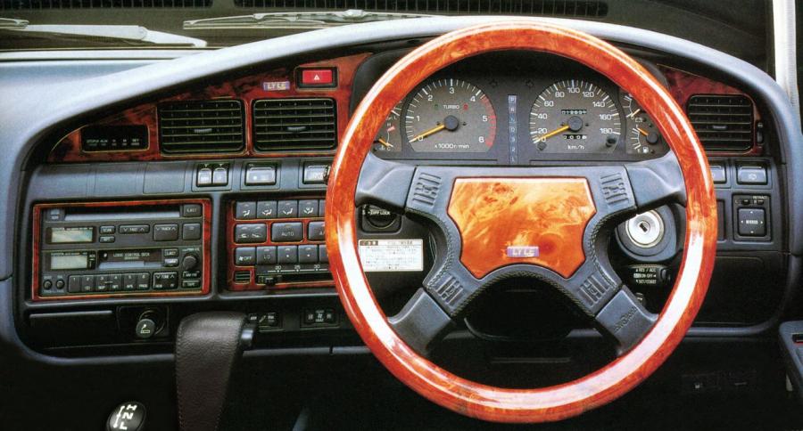 Панель приборов Toyota Land Cruiser 80 GXL 1990 года  (фото 2 из 6)